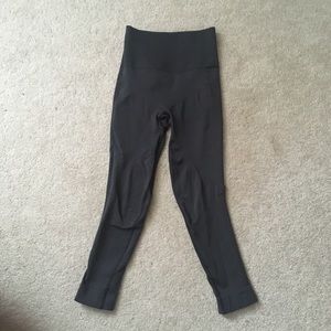 Lululemon gray cropped pants